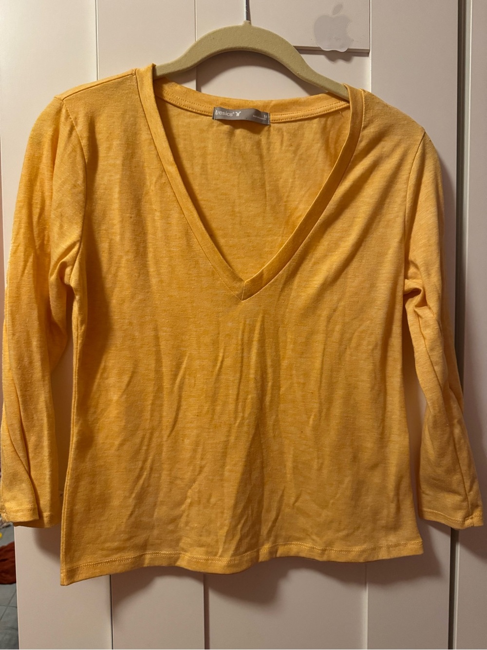 Tresics Women’s Yellow Low Cut V-Neck Shirt Top Size Medium